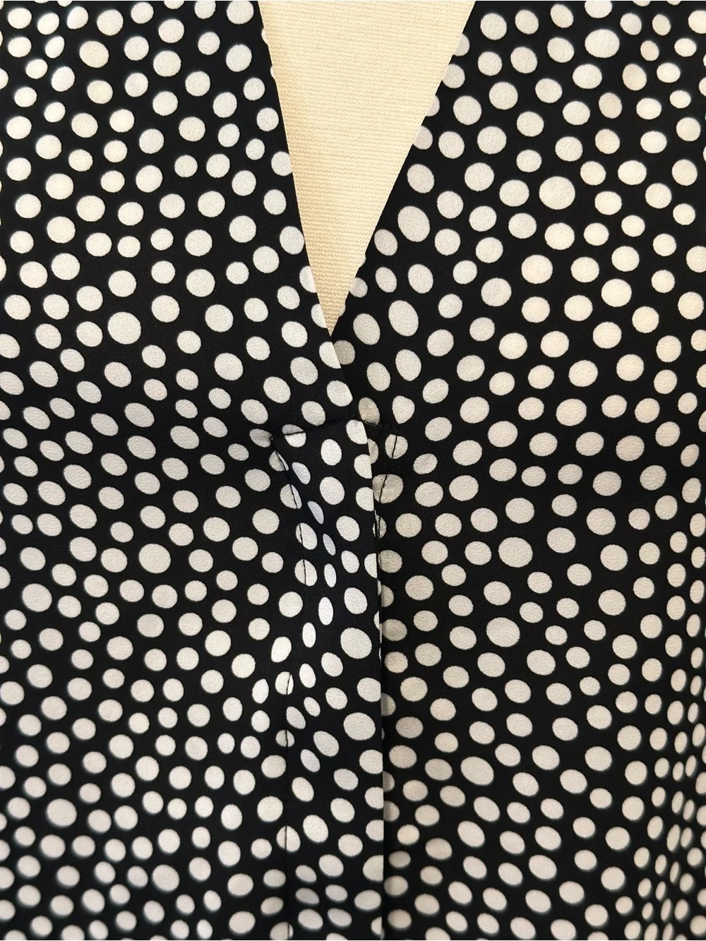 Nordstrom Rack NWT Black White Polka Dot Sleeveless Blouse Size M - Picture 2 of 7